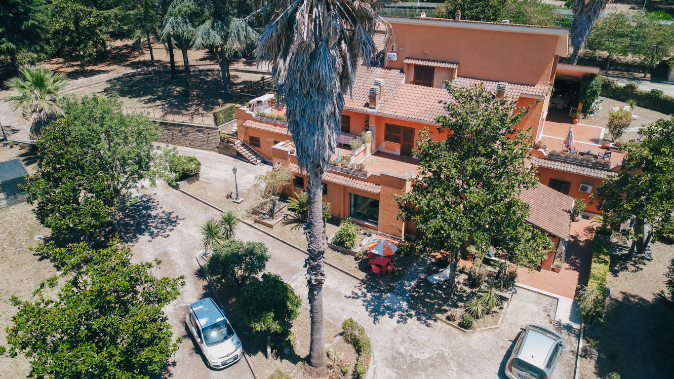 VILLA CON PARCO -62 ROMA VIA VEIENTANA VILLA PRESTIGIOSA