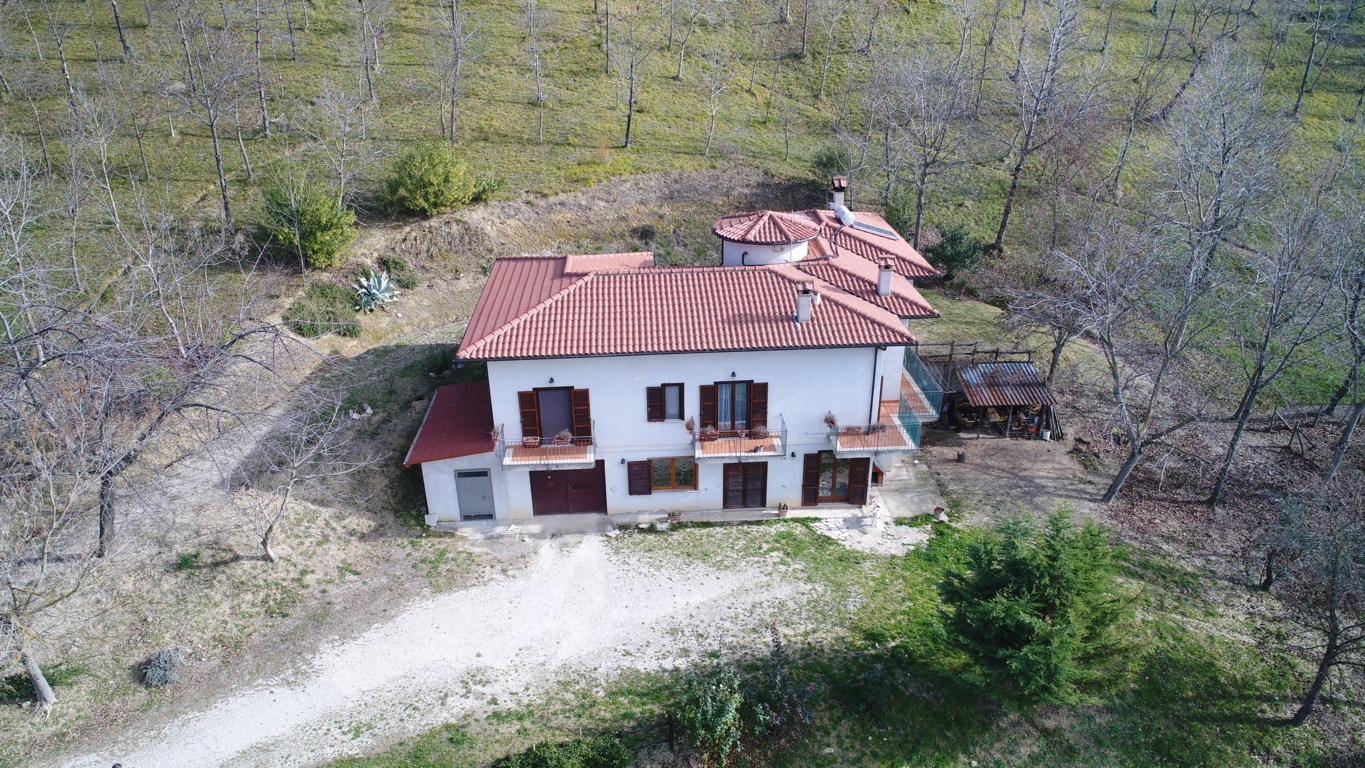 MONTOPOLI DI SABINA VILLA CON TERRENO (2) MONTOPOLI DI SABINA VILLA CON TERRENO