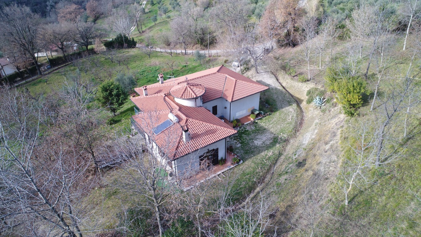 MONTOPOLI DI SABINA VILLA CON TERRENO (7) MONTOPOLI DI SABINA VILLA CON TERRENO