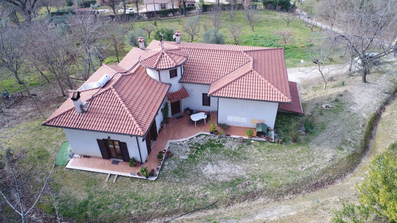 MONTOPOLI DI SABINA VILLA CON TERRENO (9) MONTOPOLI DI SABINA VILLA CON TERRENO